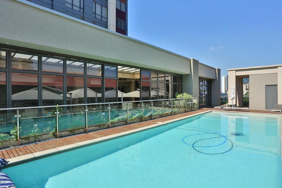 304 Sandton Skye Johannesburg Exterior photo