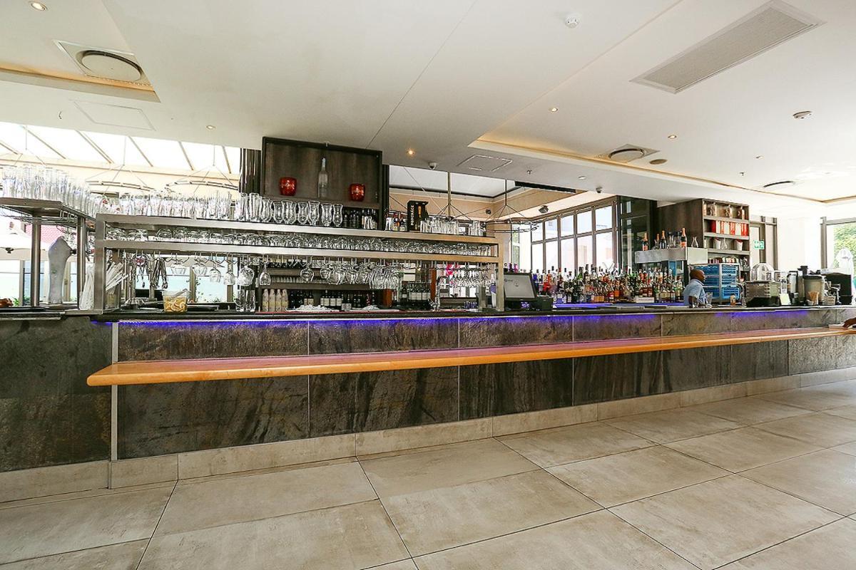 304 Sandton Skye Johannesburg Exterior photo
